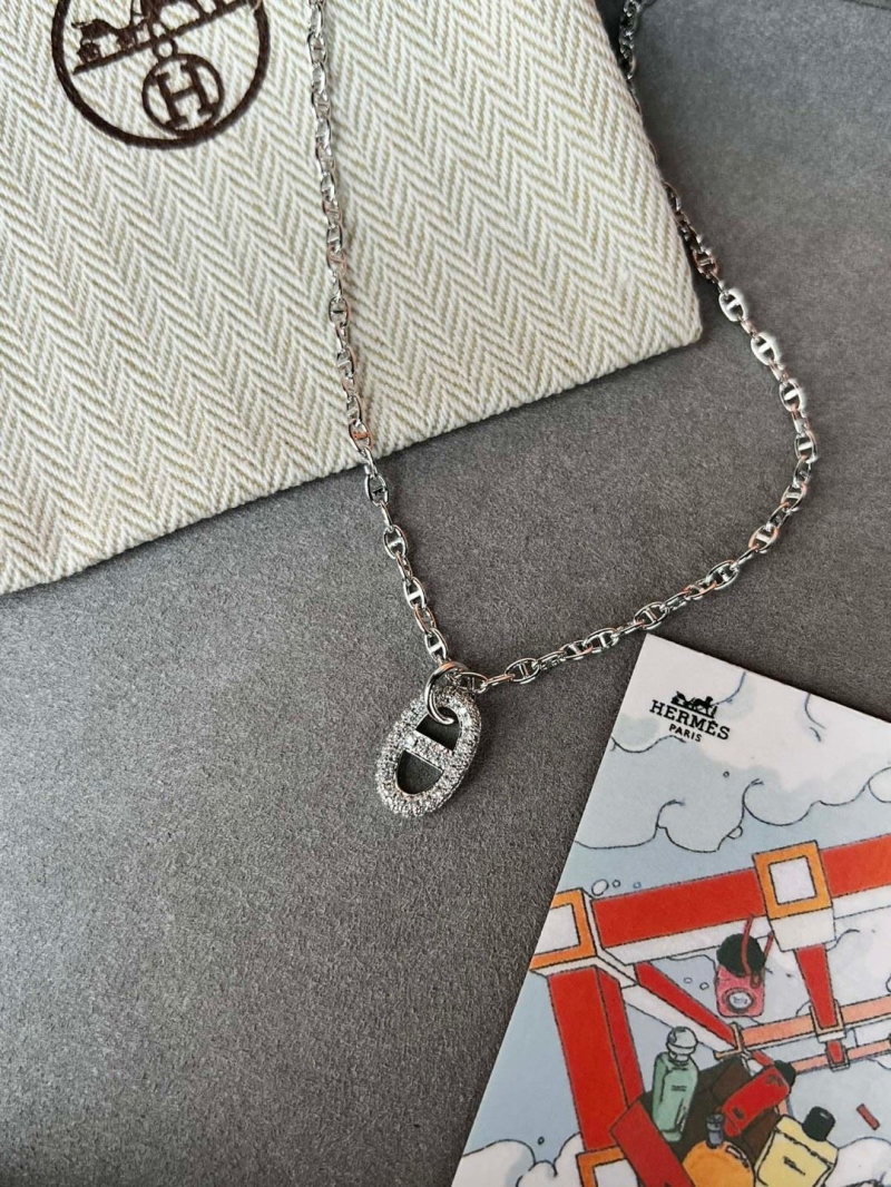 H**me5 necklaces